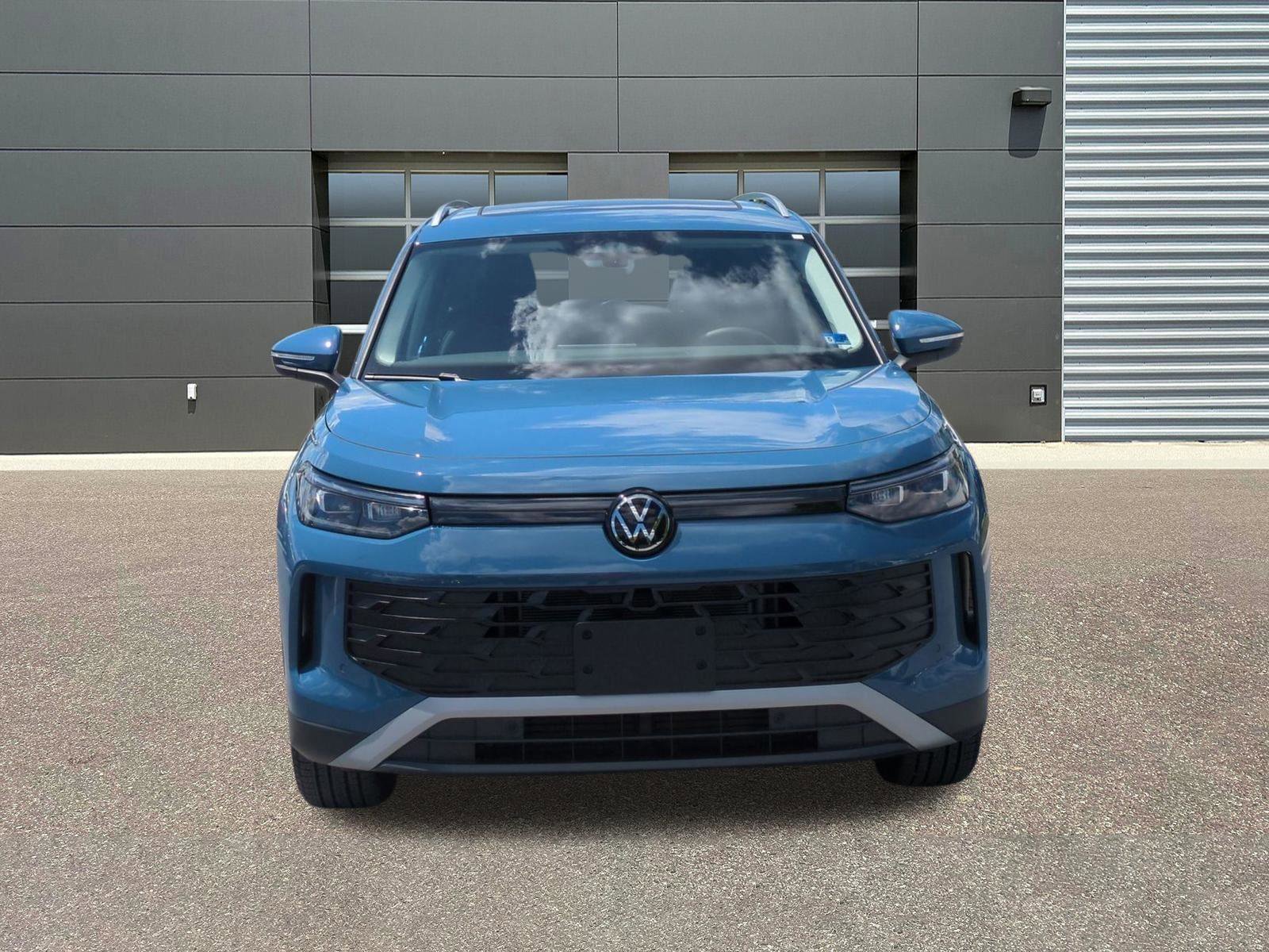 New 2026 Volkswagen Tiguan SE AWD/4WD image 2