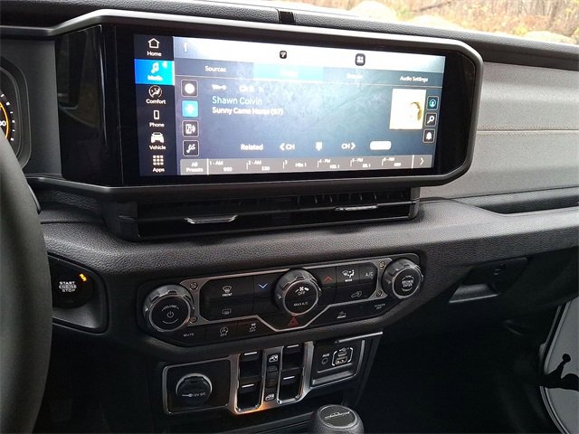 Used 2024 Jeep Gladiator Sport image 16