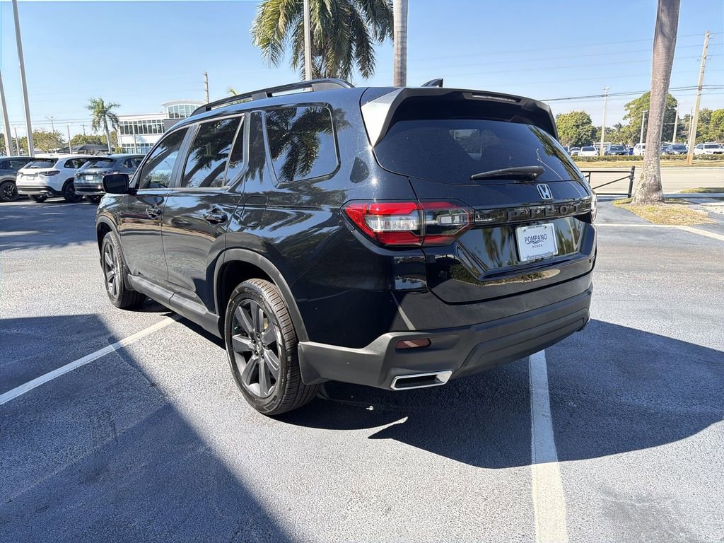 Certified 2023 Honda Pilot Sport image 6
