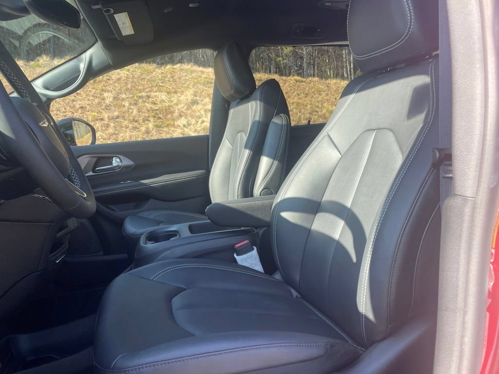 New 2026 Chrysler Pacifica Select FWD image 12