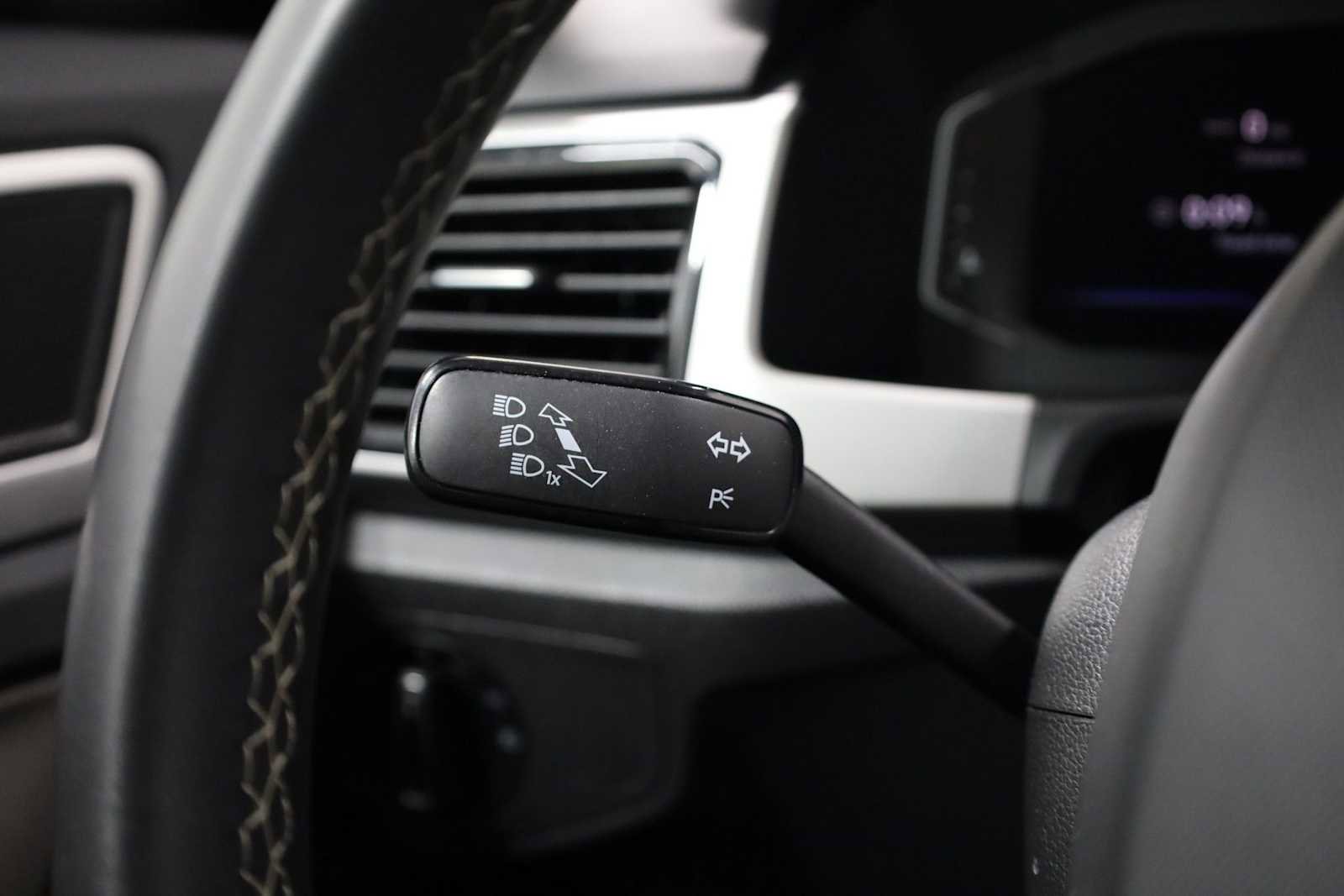 Used 2023 Volkswagen Atlas Cross Sport SE image 28