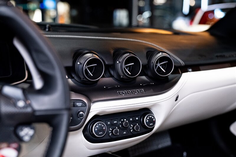 Used 2014 Ferrari F12 Berlinetta RWD image 26