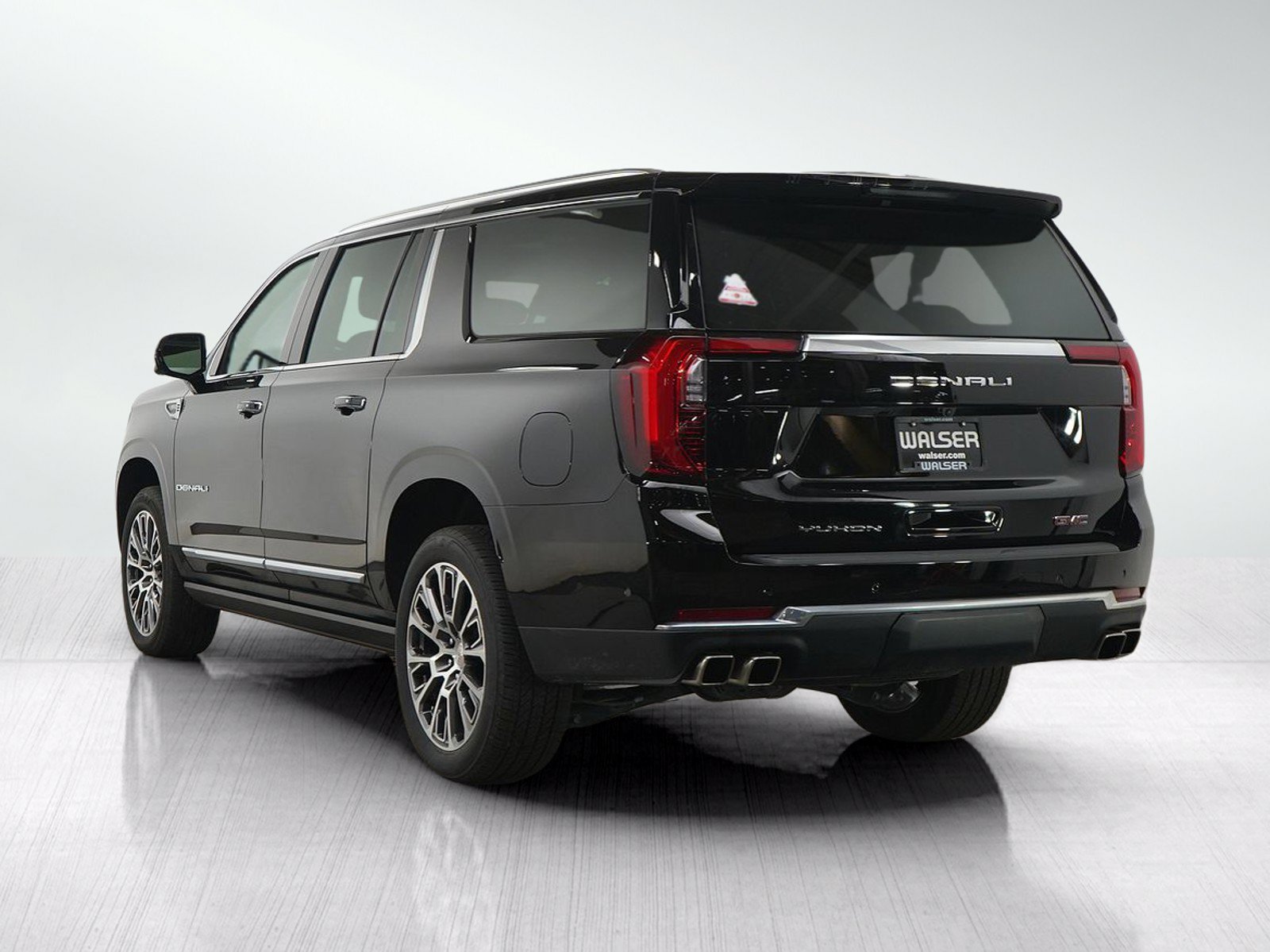 Used 2025 GMC Yukon XL Denali w/ Sun & Power Step Package AWD/4WD image 3