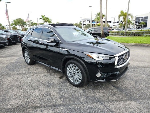 Used 2025 INFINITI QX50 Luxe image 2
