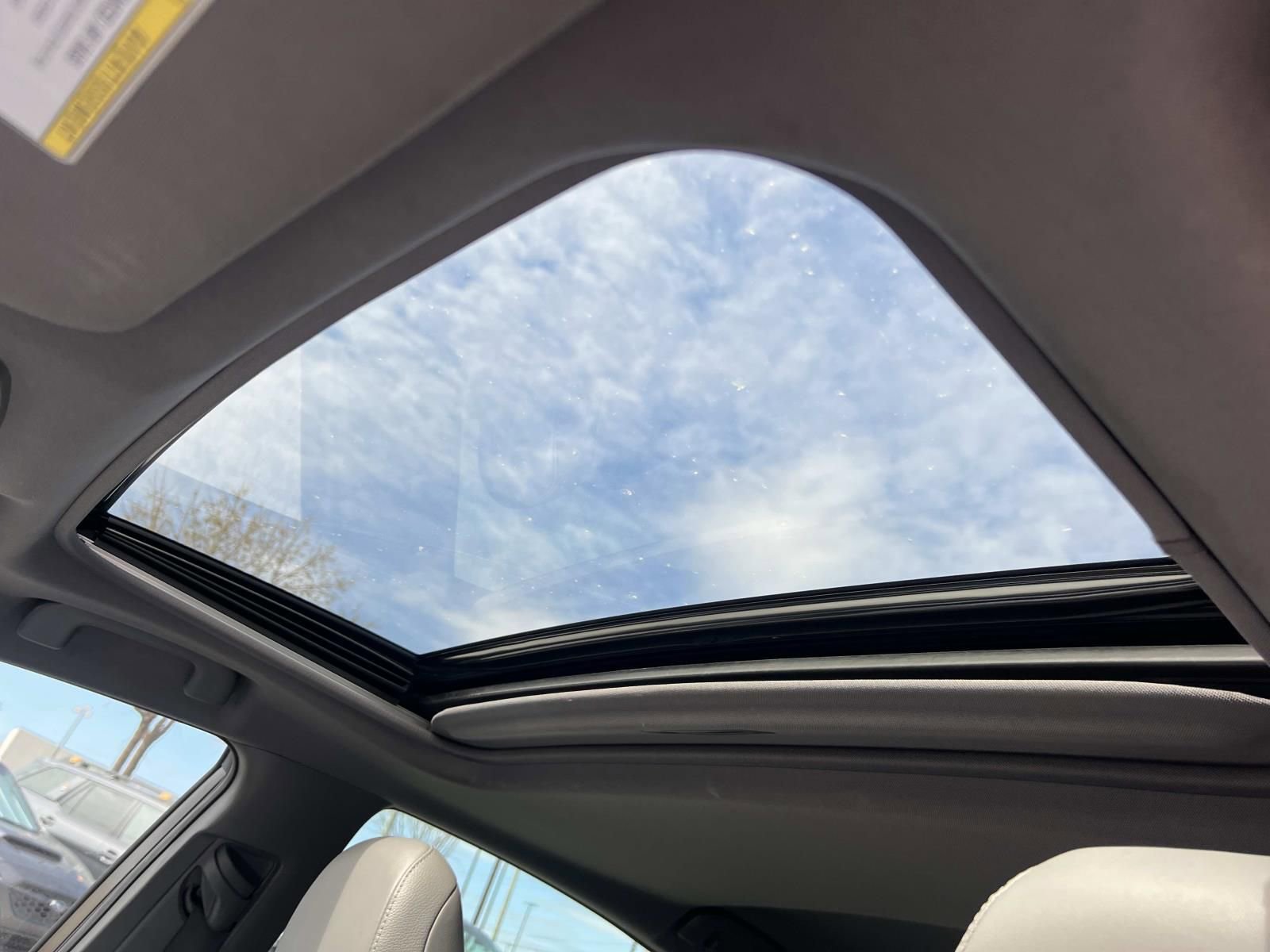 Used 2019 Toyota Avalon XLE w/ Moonroof Package image 32