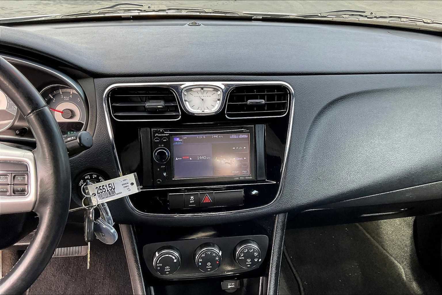 Used 2013 Chrysler 200 Touring image 9