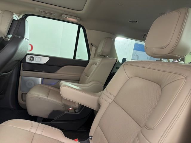 Used 2023 Lincoln Navigator L Reserve AWD/4WD image 13