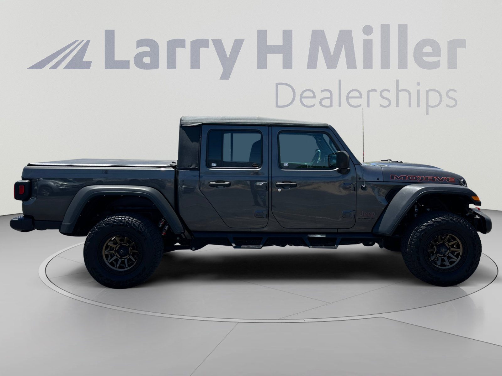 Used 2023 Jeep Gladiator Mojave AWD/4WD image 6