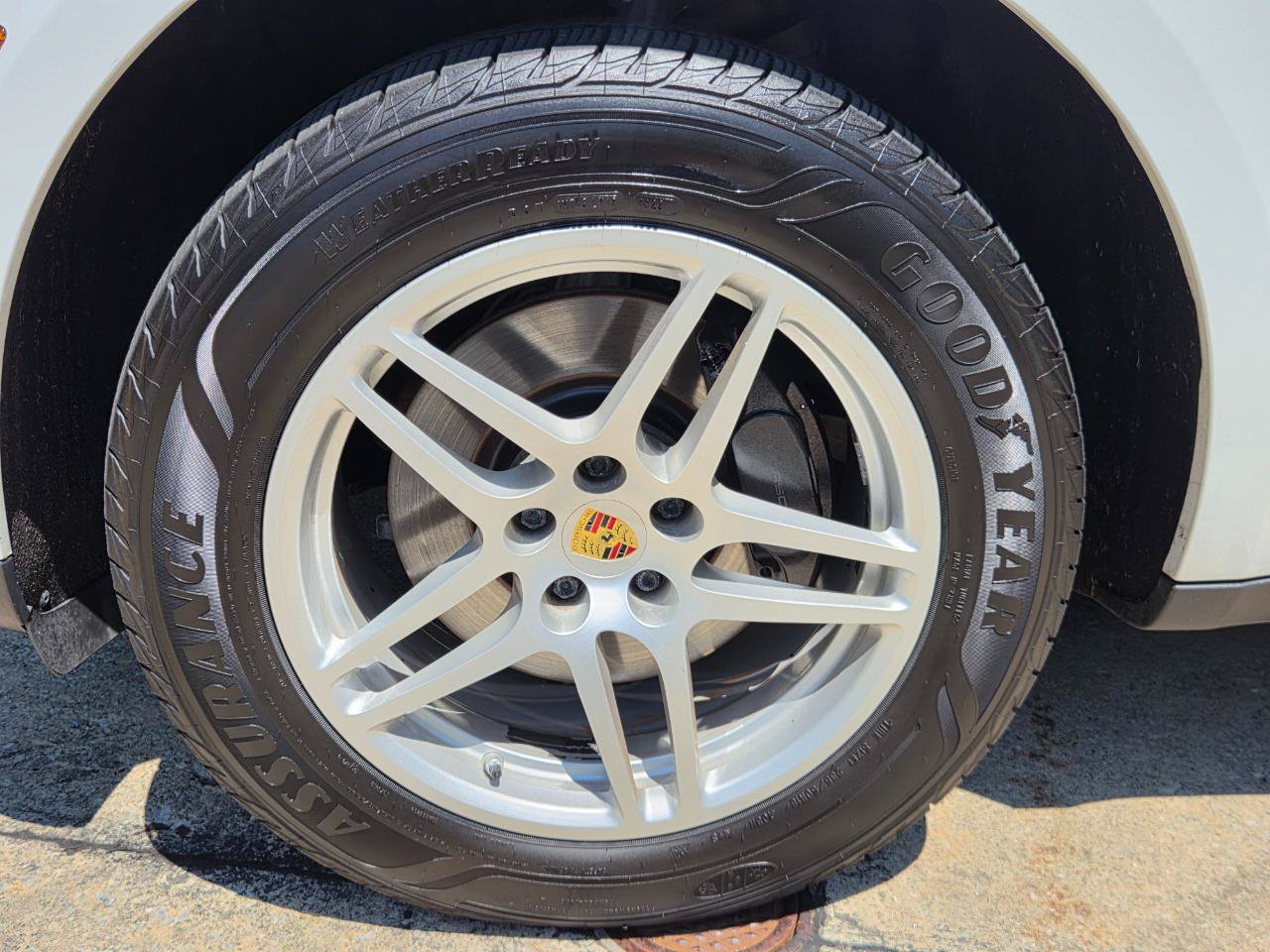 Used 2018 Porsche Macan w/ Premium Package Plus AWD/4WD image 9