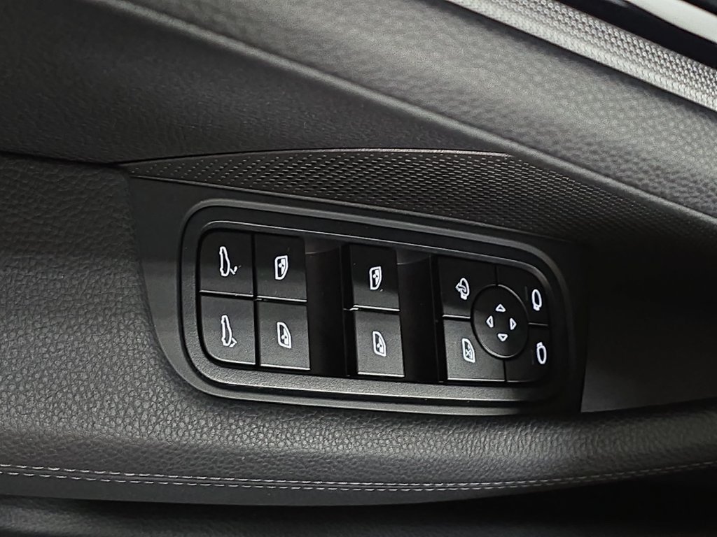 Certified 2026 Porsche Panamera RWD image 21