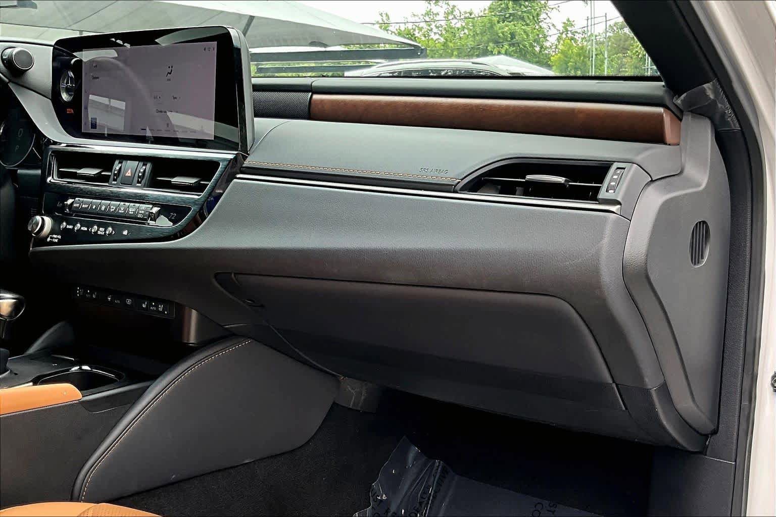 Used 2024 Lexus ES 350 Ultra Luxury w/ Accessory Package (Z2) FWD image 19