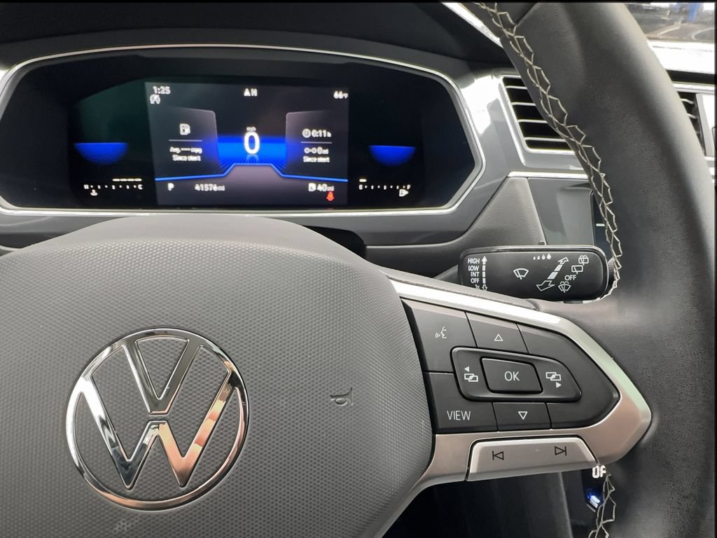 Used 2022 Volkswagen Tiguan SE w/ Panoramic Sunroof Package FWD image 44