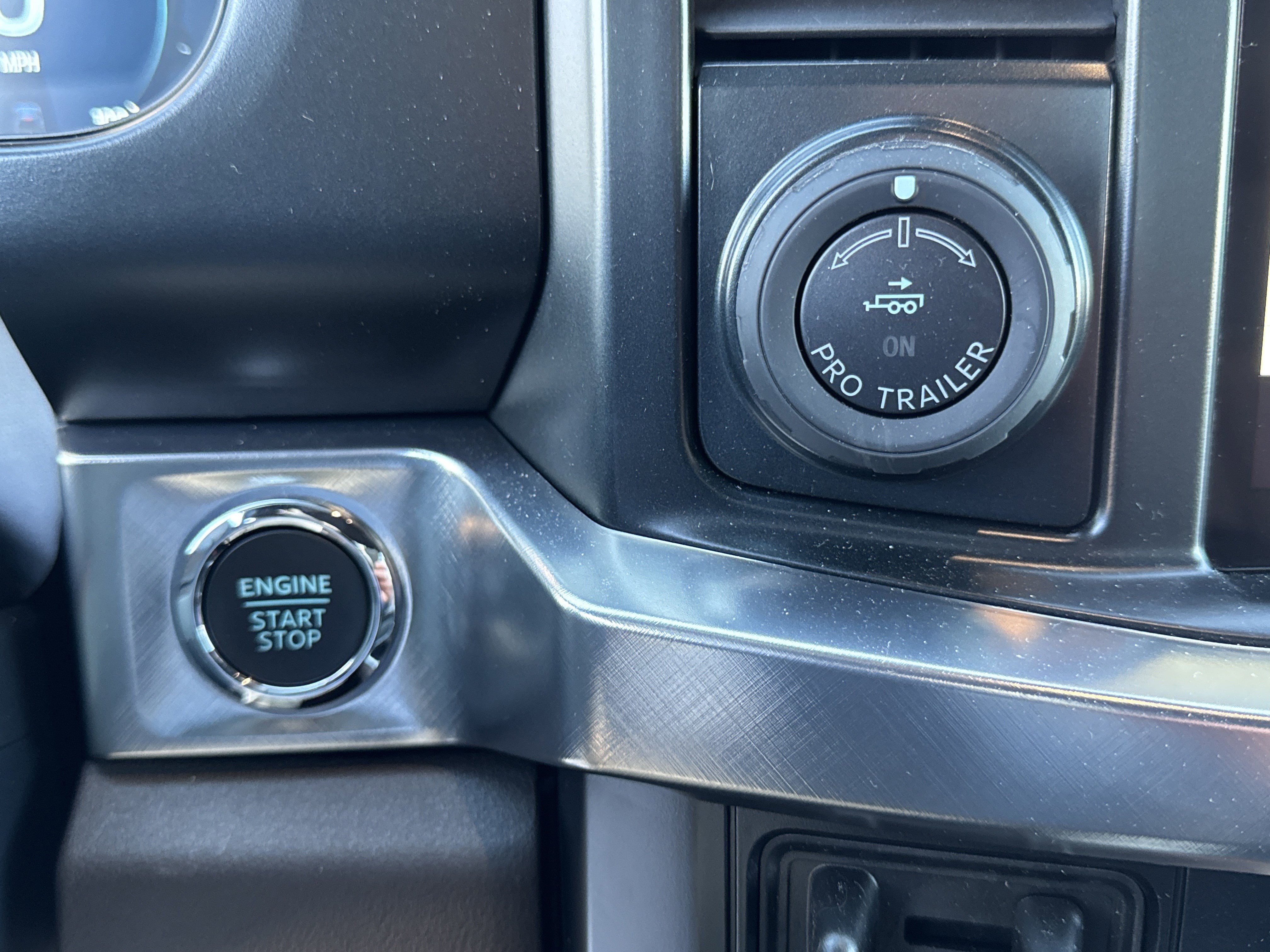 Used 2025 Ford F350 King Ranch w/ FX4 Off-Road Package image 31