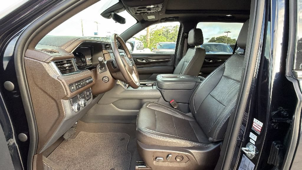 Used 2022 GMC Yukon XL Denali w/ Denali Premium Package RWD image 13