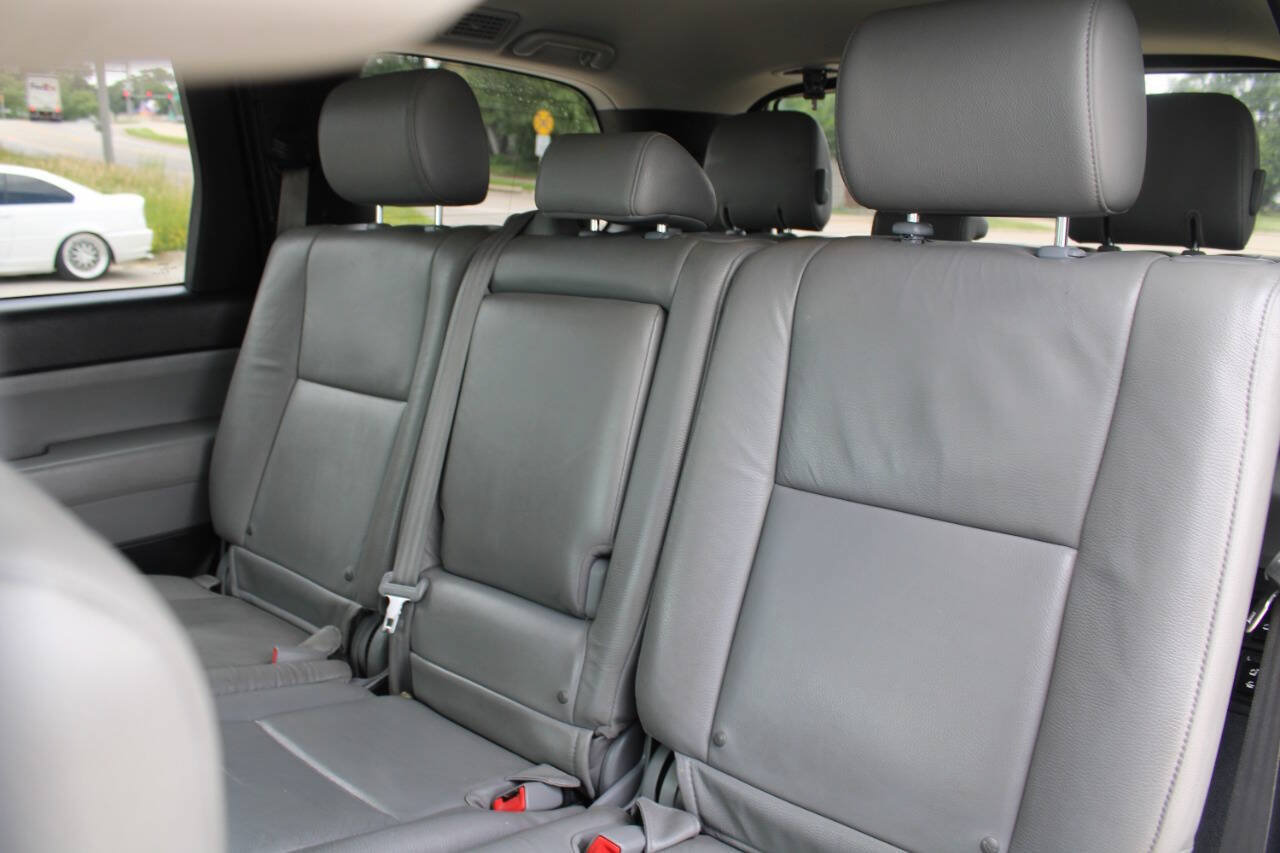 Used 2017 Toyota Sequoia SR5 AWD/4WD image 18