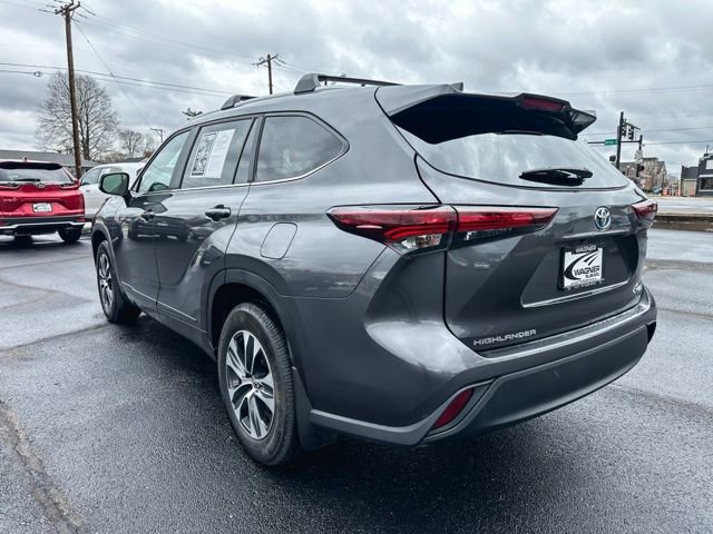Used 2024 Toyota Highlander XLE image 6