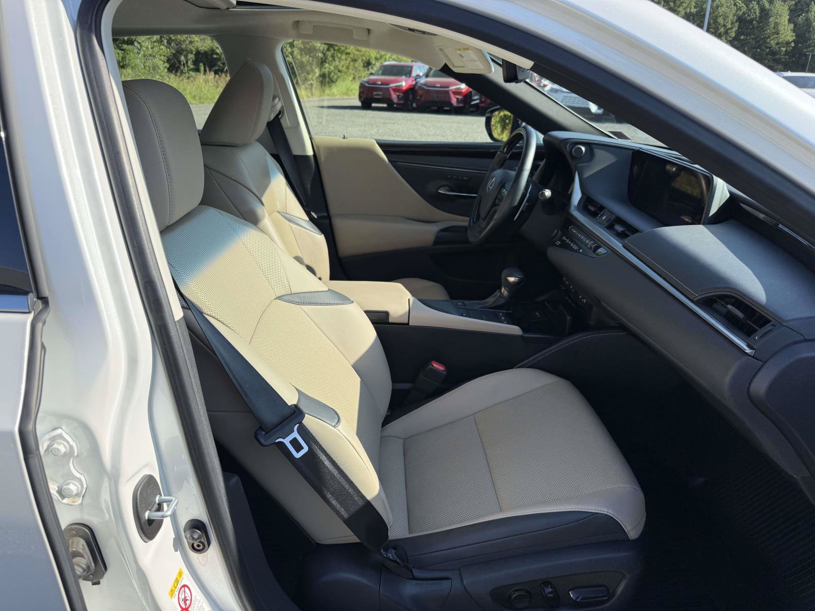 Used 2019 Lexus ES 300h w/ Premium Package FWD image 14
