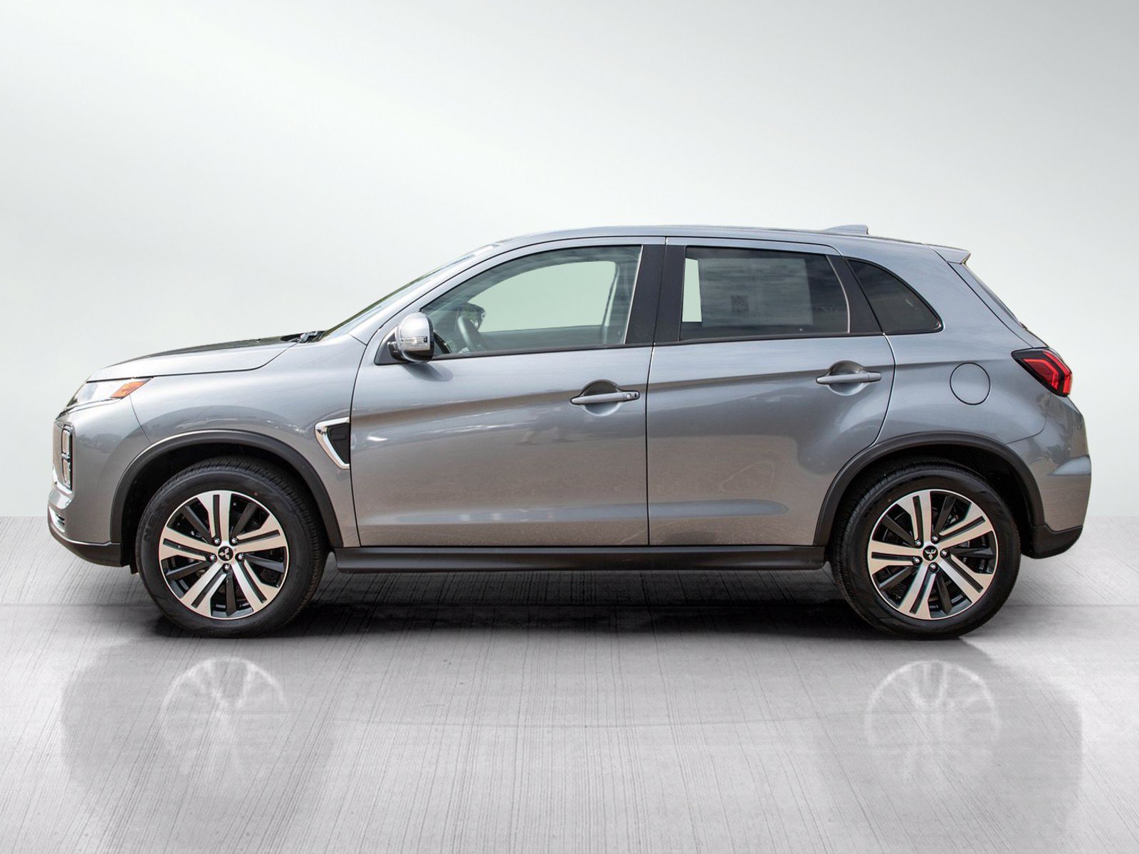 Used 2026 Mitsubishi Outlander Sport SE AWD/4WD image 2