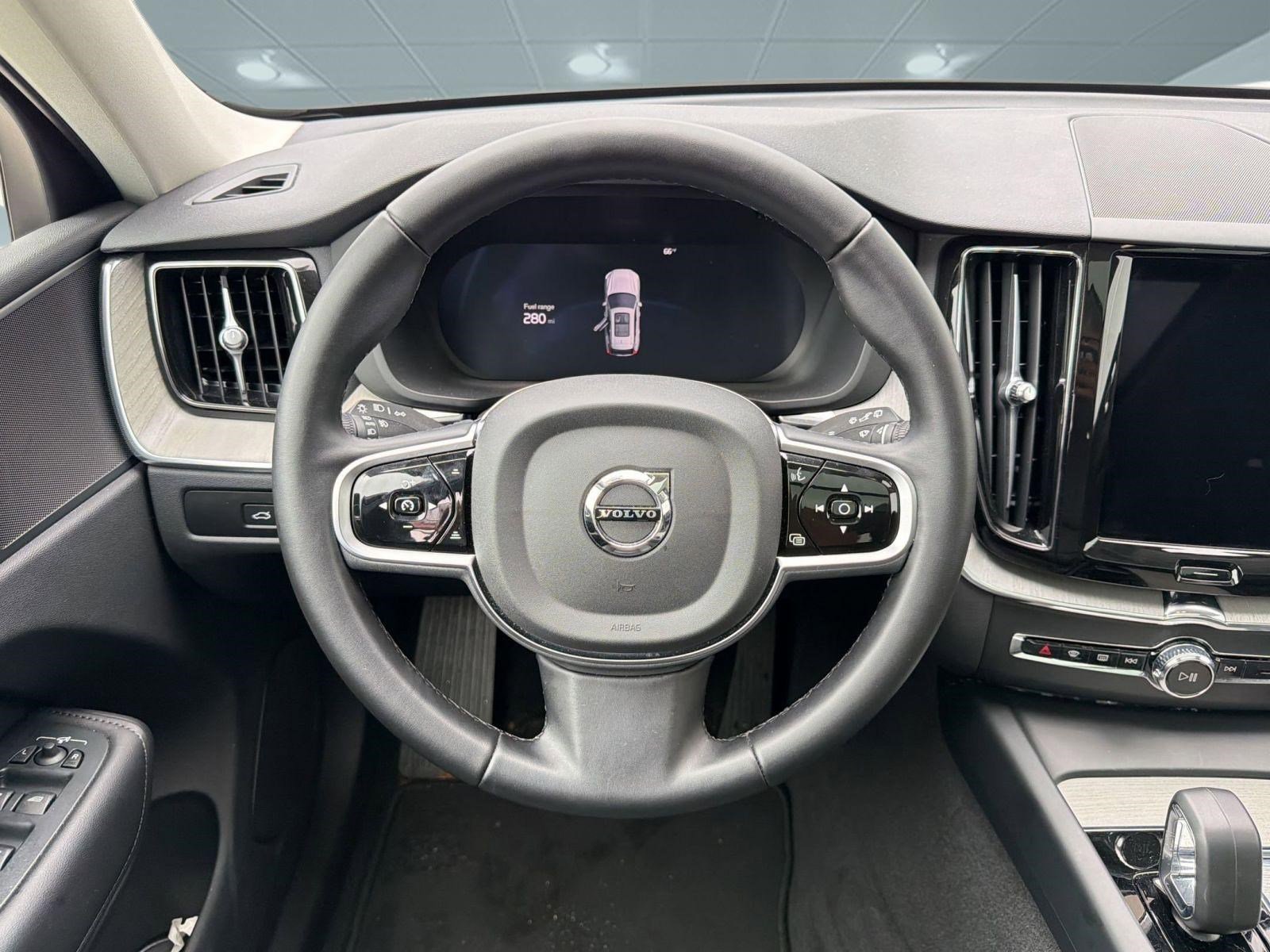 Certified 2025 Volvo XC60 B5 Plus image 25