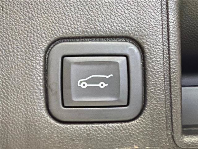 Used 2024 GMC Terrain SLT AWD/4WD image 19