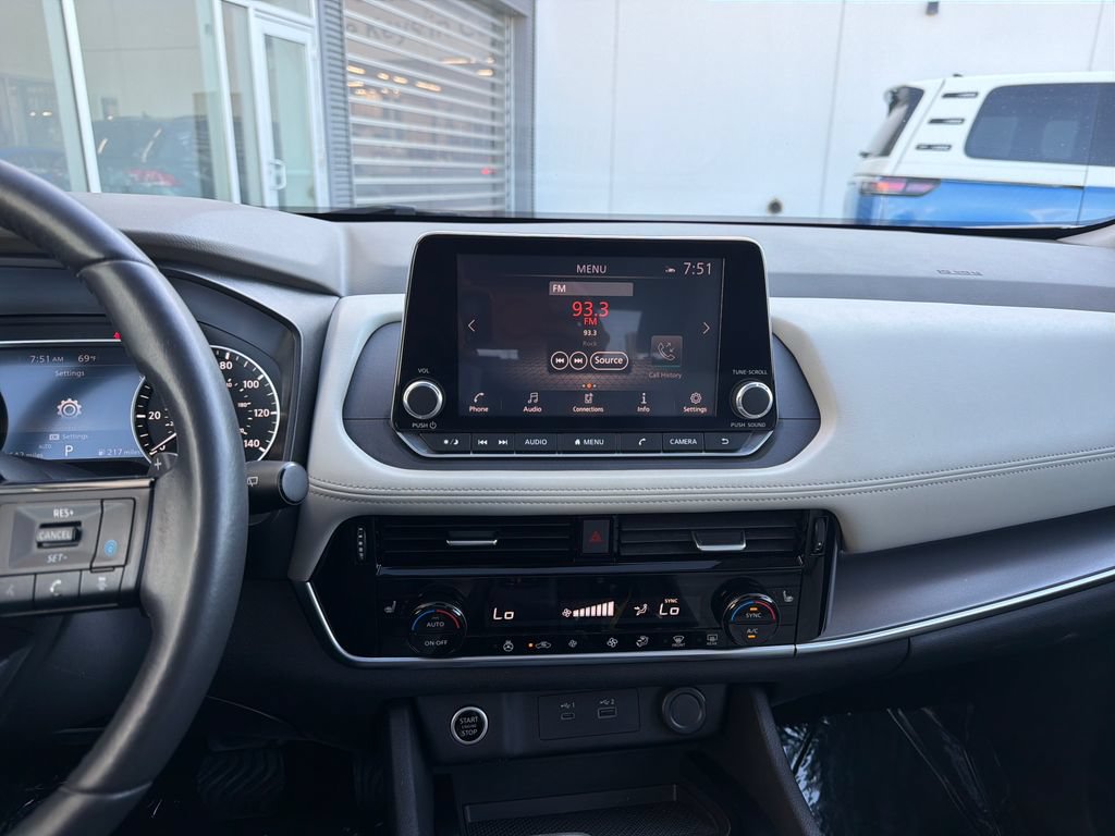 Used 2021 Nissan Rogue SV w/ Premium Package AWD/4WD image 18