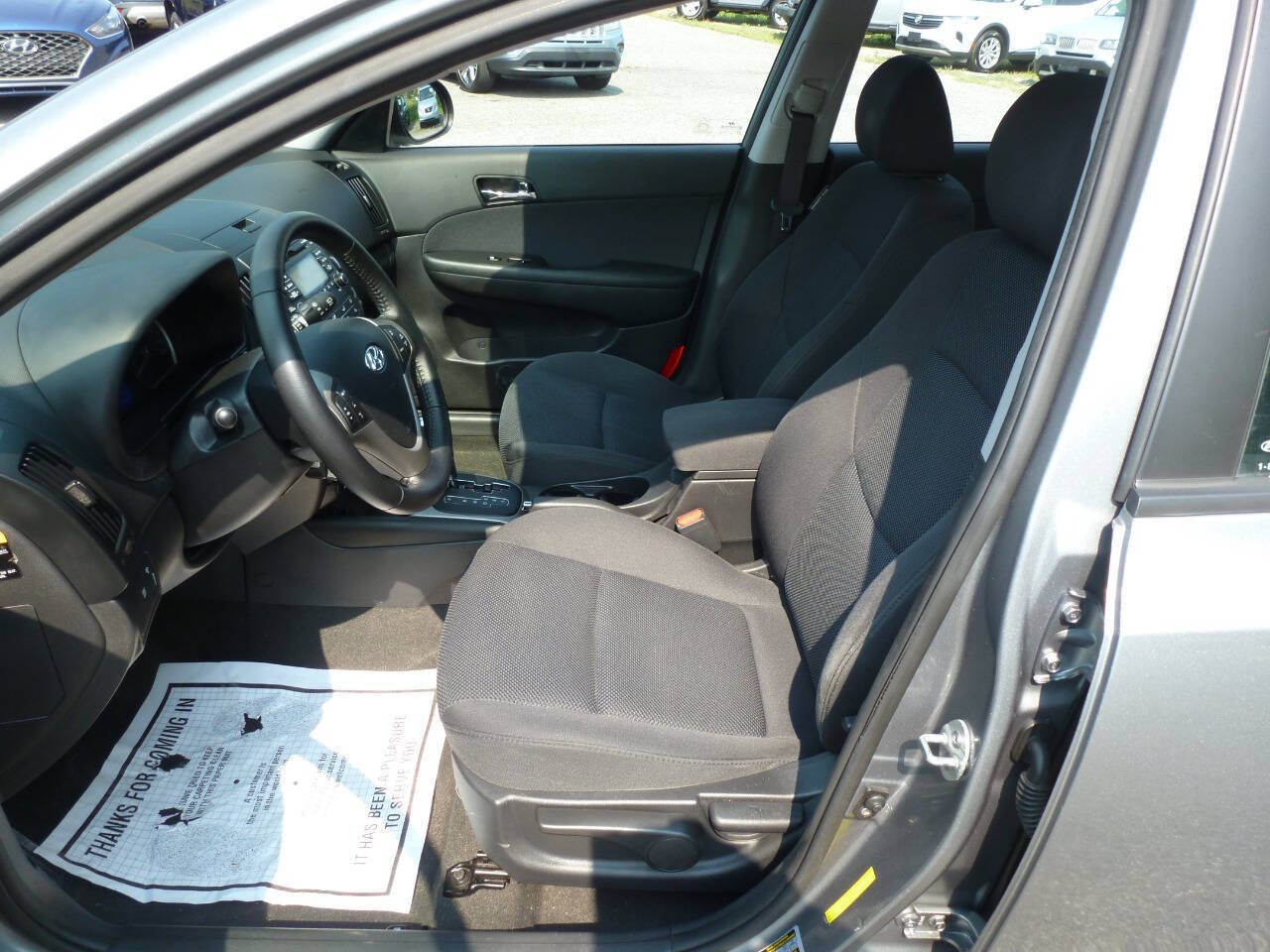 Used 2010 Hyundai Elantra SE FWD image 17