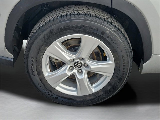 Used 2023 Toyota Highlander LE image 5