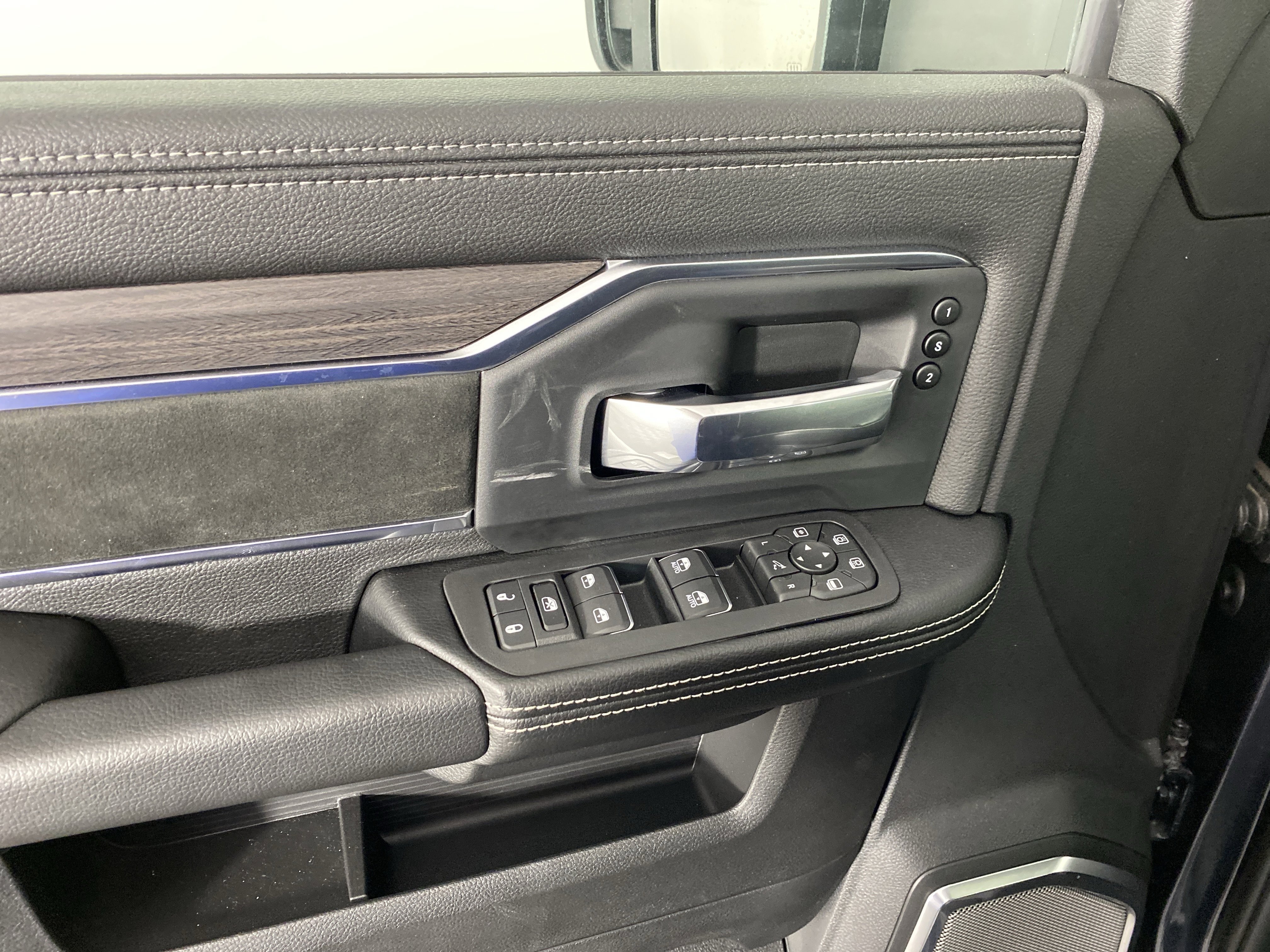 New 2026 RAM 3500 Laramie AWD/4WD image 20