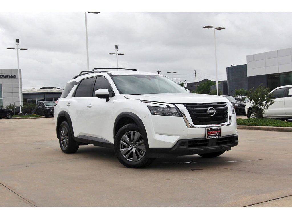 Used 2025 Nissan Pathfinder SV image 1