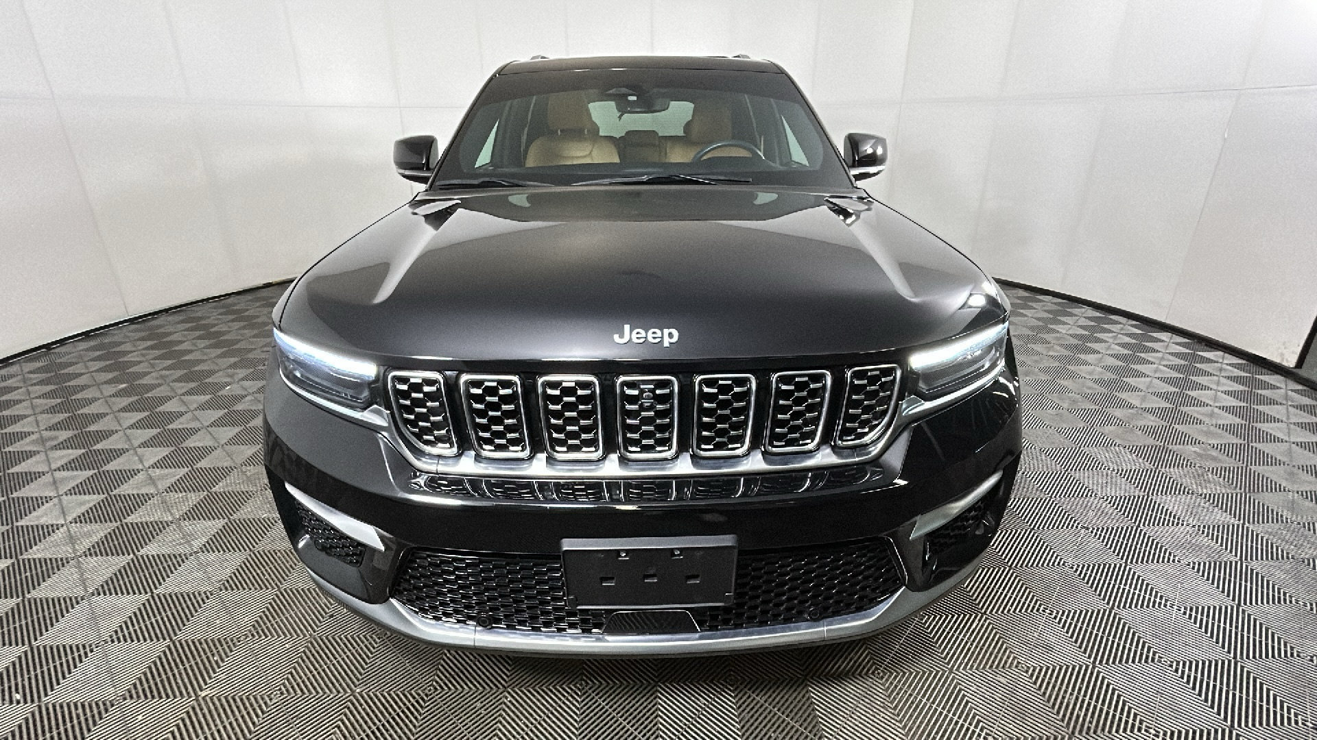 Used 2023 Jeep Grand Cherokee Summit AWD/4WD image 8