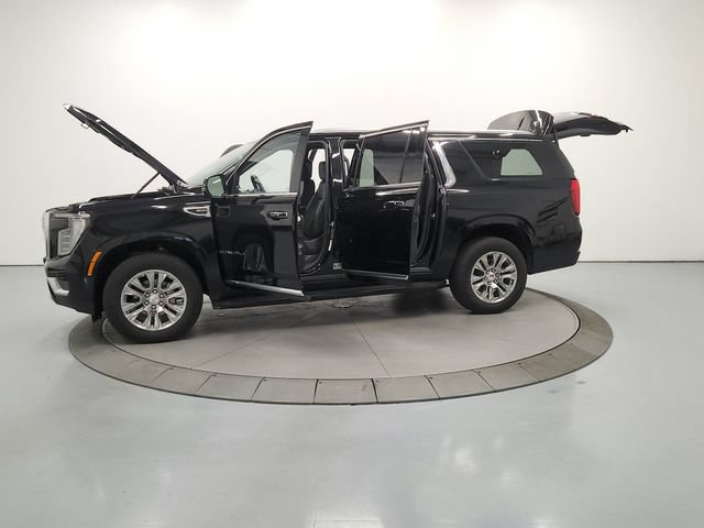 Used 2025 GMC Yukon XL Denali AWD/4WD image 13