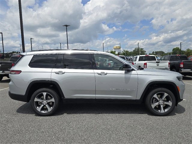 New 2025 Jeep Grand Cherokee L Limited w/ Trailer Tow Package image 2