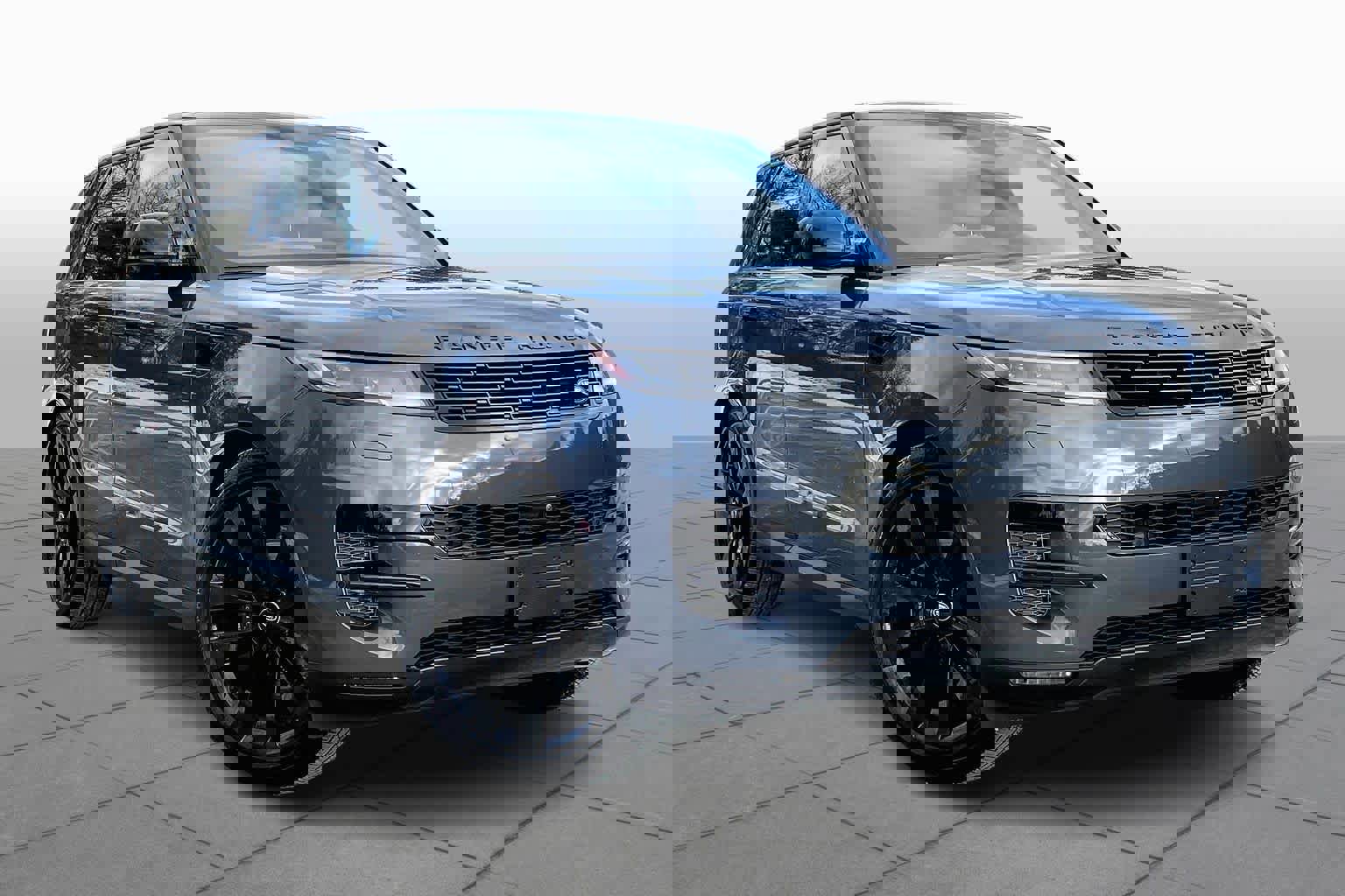 Used 2025 Land Rover Range Rover Sport SE image 2