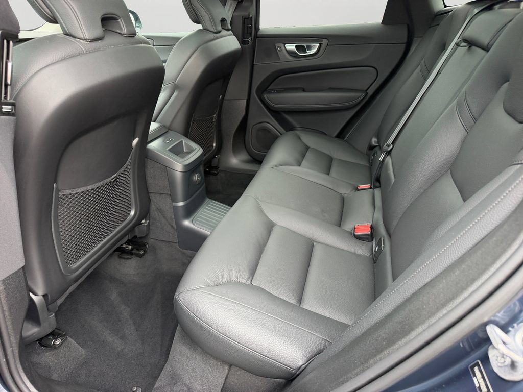 Certified 2024 Volvo XC60 T8 Plus w/ Climate Package AWD/4WD image 12