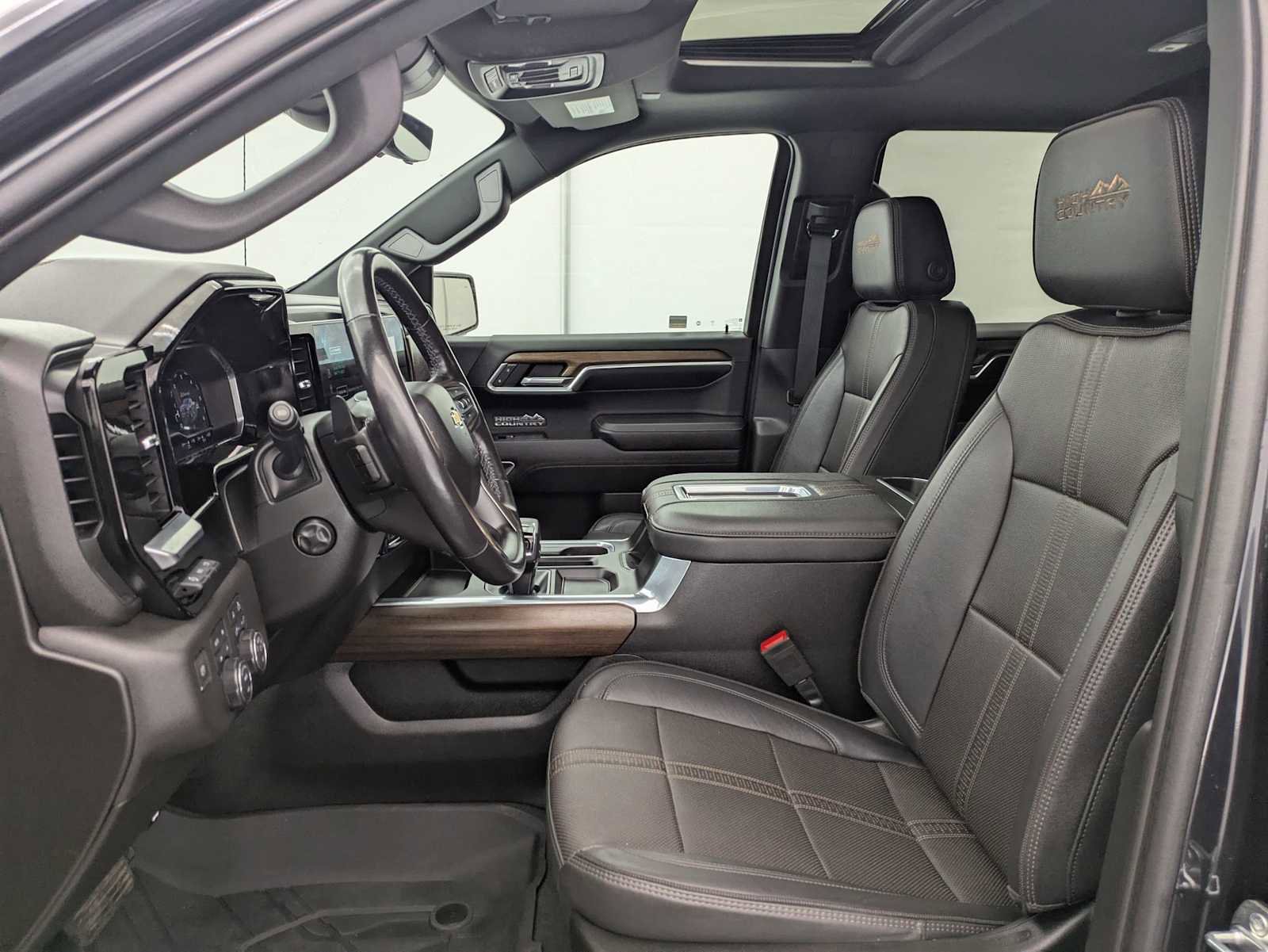 Used 2022 Chevrolet Silverado 1500 High Country w/ High Country Premium Package AWD/4WD image 18