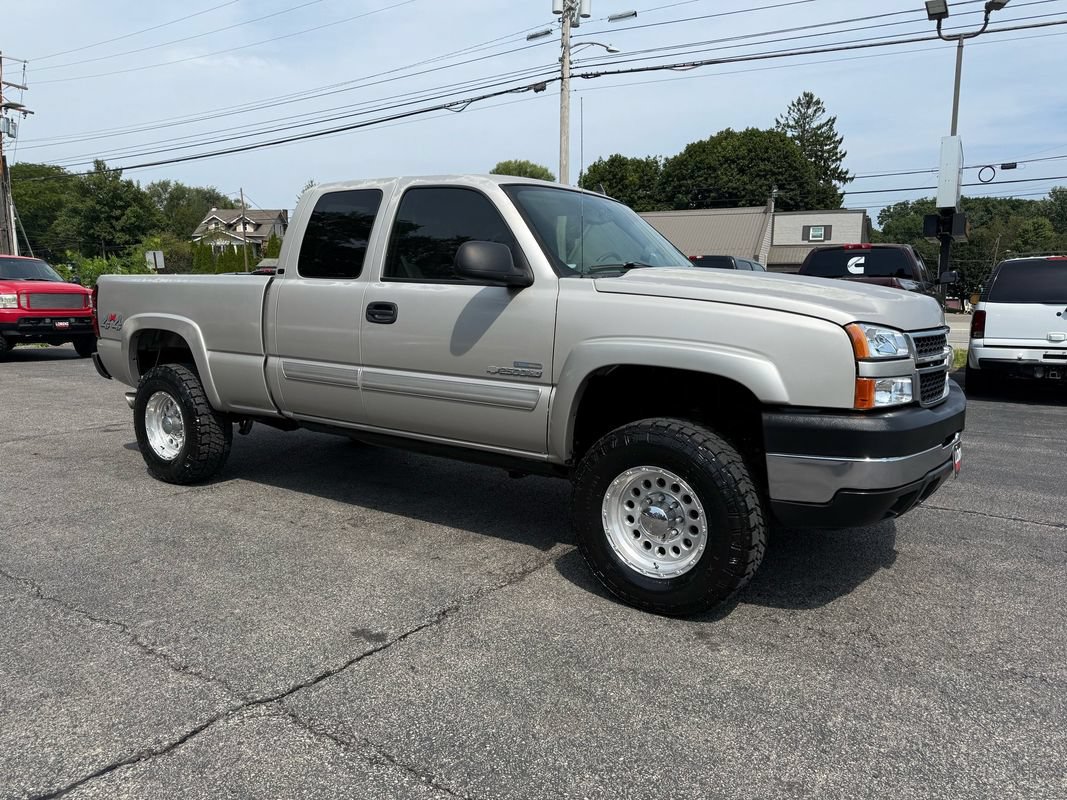 Used 2007 Chevrolet Silverado 2500 LT w/ Heavy-Duty Power Package AWD/4WD image 1