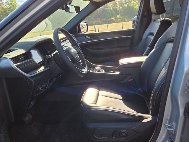 Used 2025 Jeep Grand Cherokee L Limited image 5