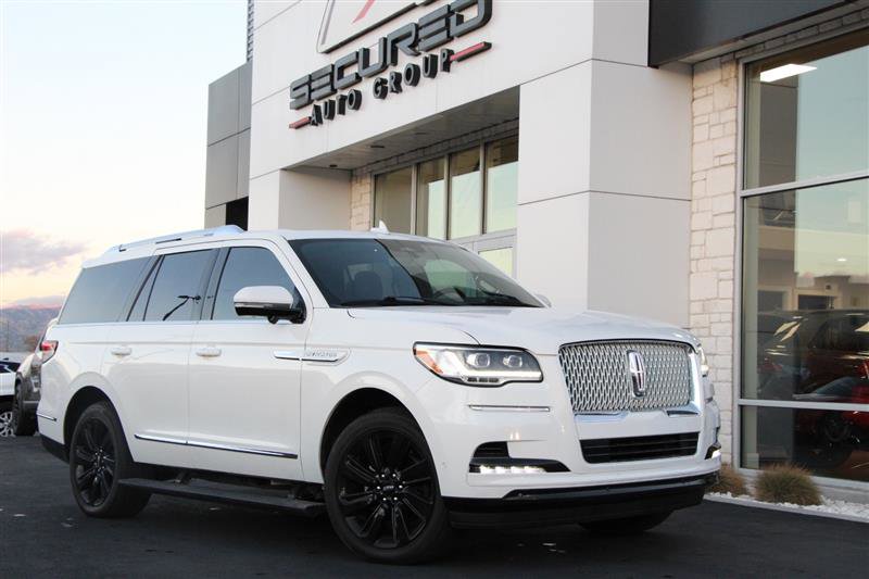 Used 2022 Lincoln Navigator Reserve image 1