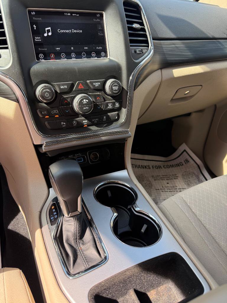 Used 2019 Jeep Grand Cherokee Laredo RWD image 17