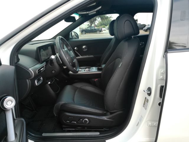 Used 2024 Genesis GV60 RWD image 12