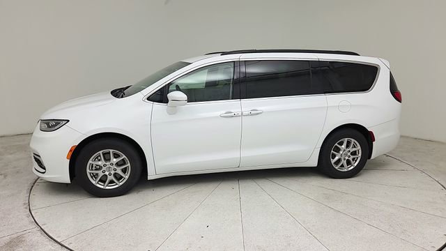 Used 2022 Chrysler Pacifica Touring-L image 2