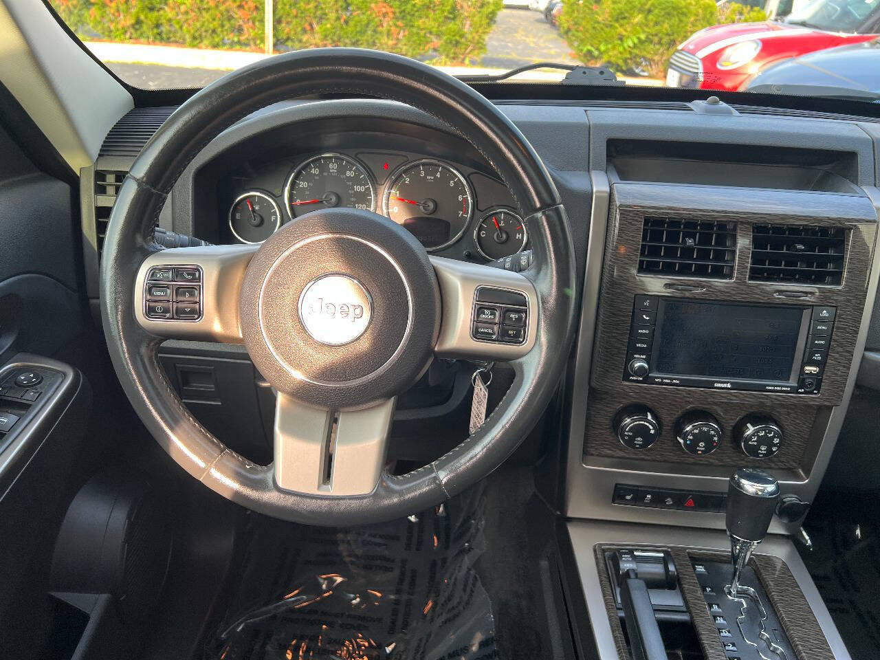 Used 2011 Jeep Liberty Limited w/ Tire & Wheel Group AWD/4WD image 33