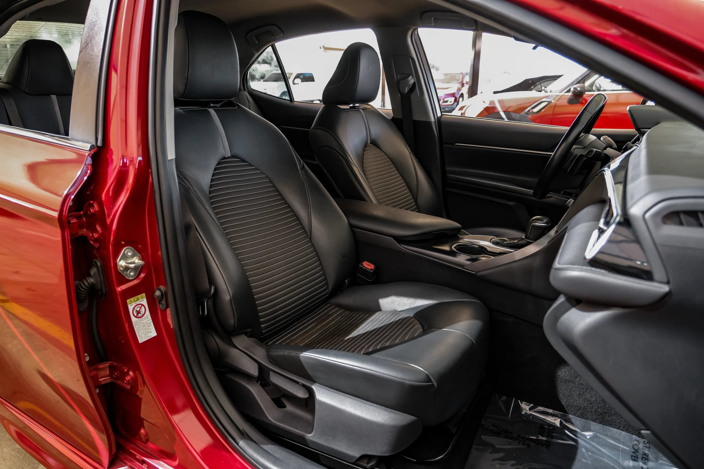 Used 2018 Toyota Camry SE FWD image 36