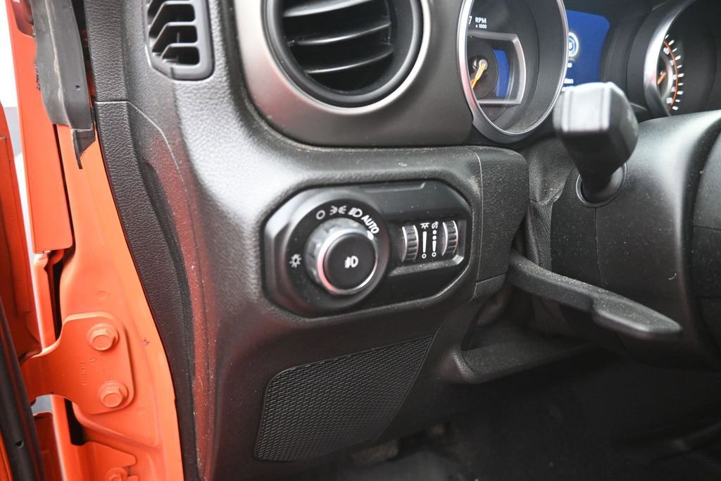 Used 2018 Jeep Wrangler Unlimited Sport S AWD/4WD image 13