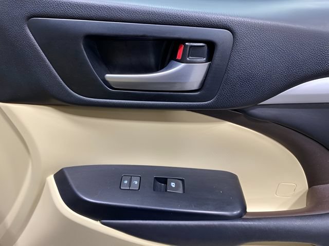 Used 2018 Toyota Highlander XLE AWD/4WD image 27