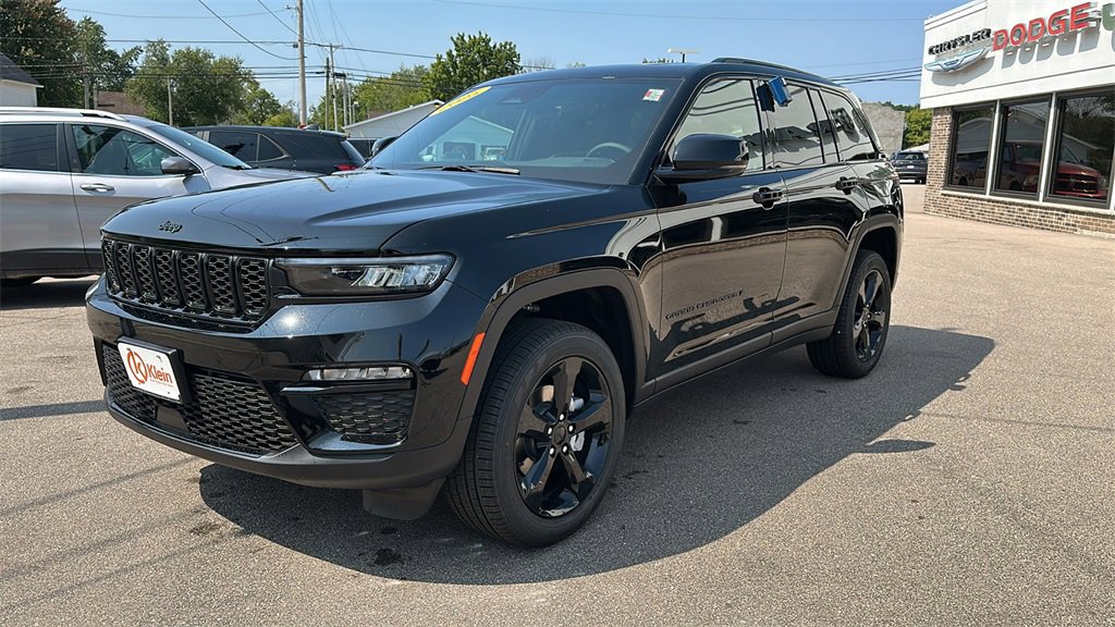 New 2025 Jeep Grand Cherokee Limited w/ Black Appearance Package image 3
