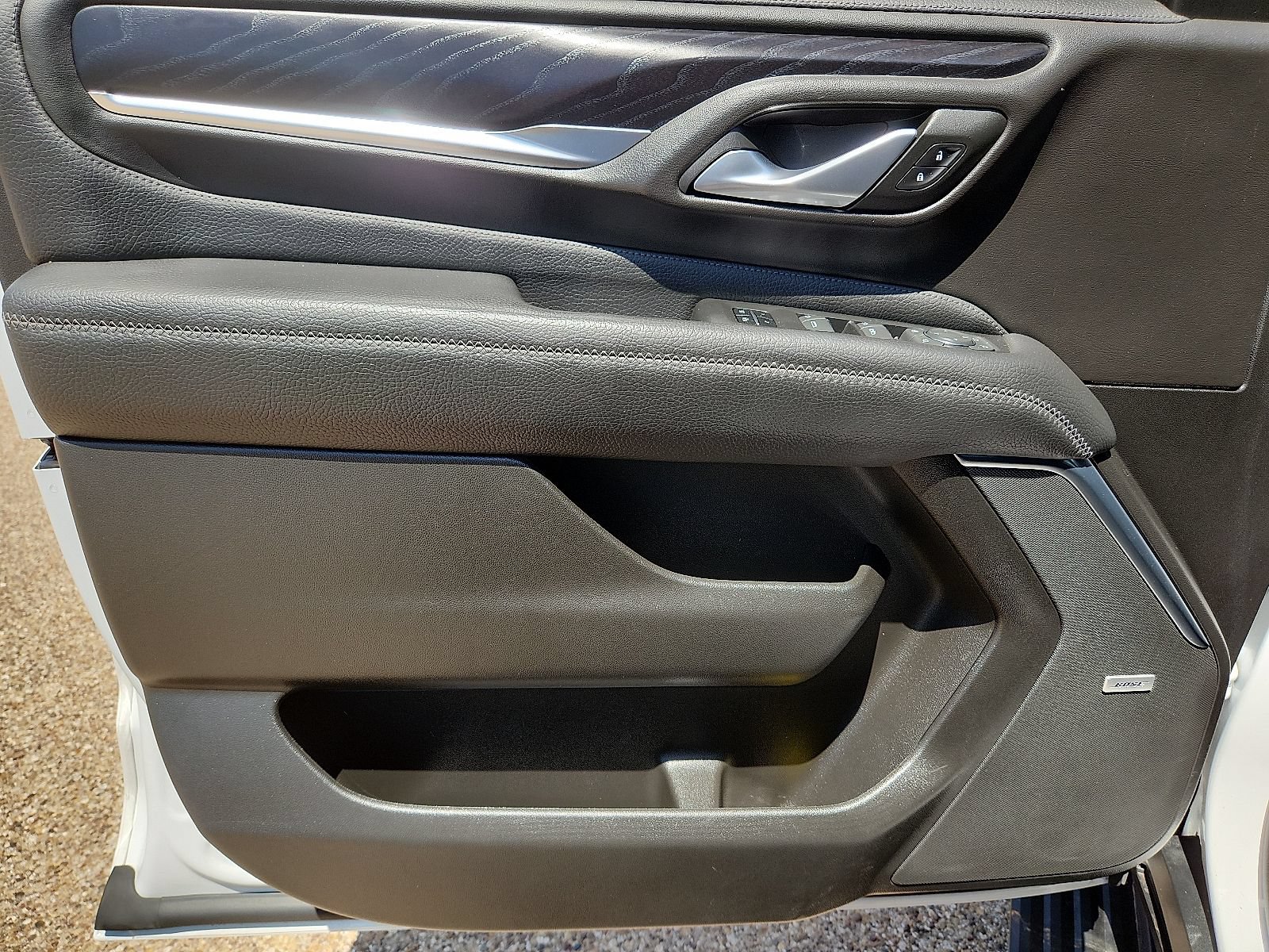 Used 2022 GMC Yukon XL Denali RWD image 13
