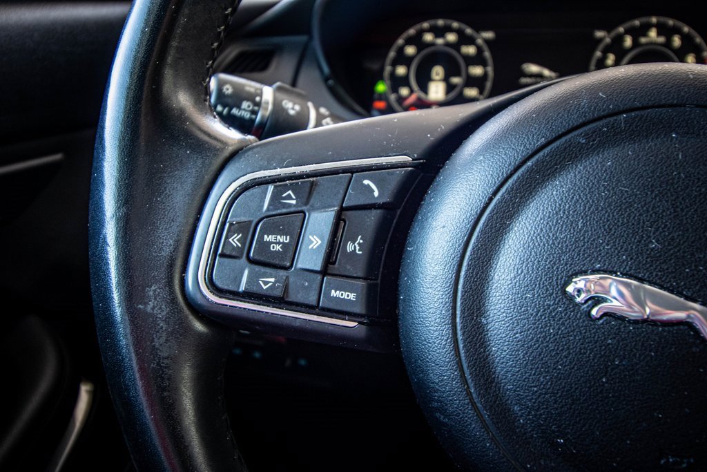 Used 2018 Jaguar E-PACE SE image 31