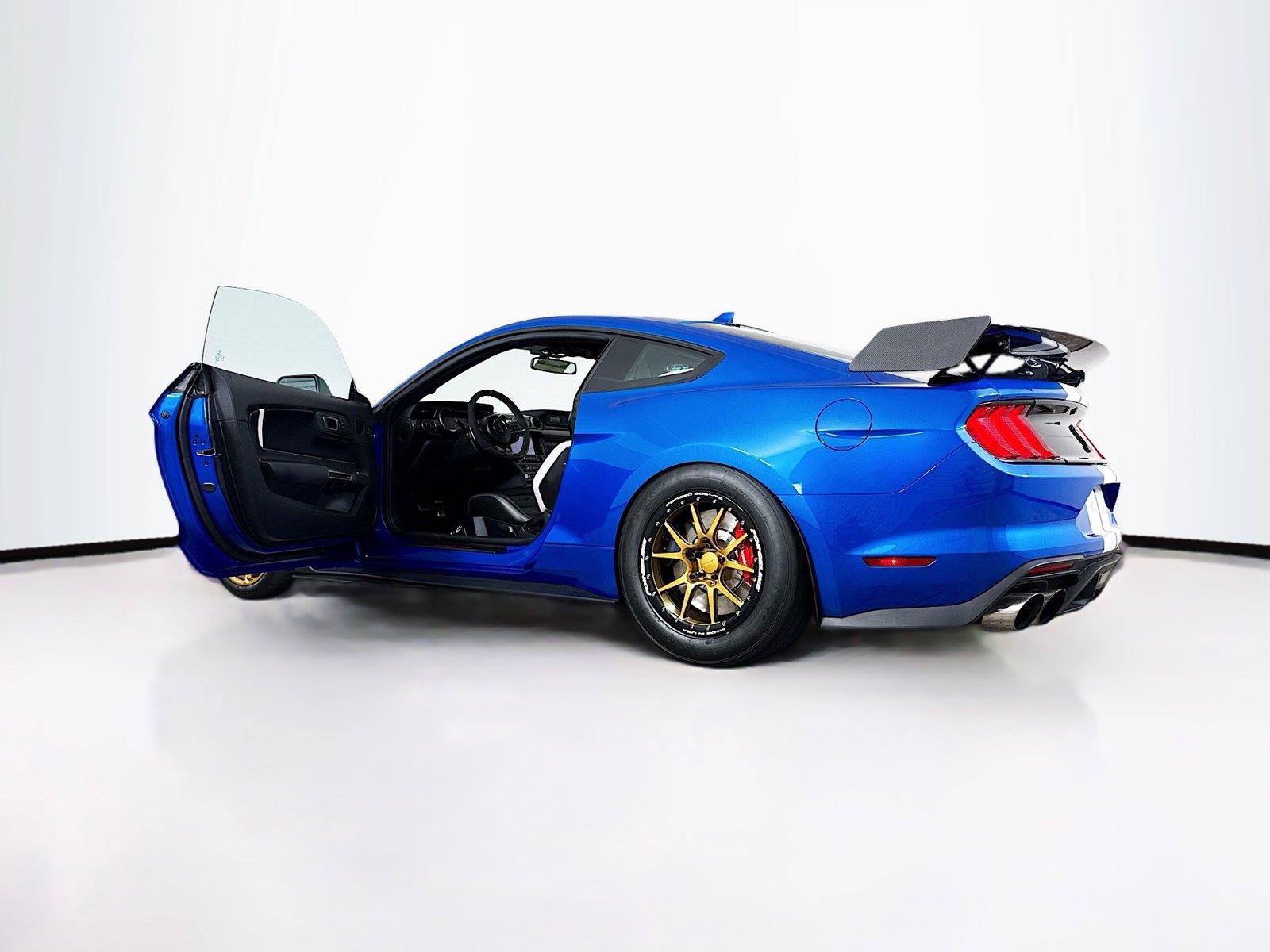 Used 2020 Ford Mustang Shelby GT500 w/ Carbon Fiber Track Pack RWD image 38