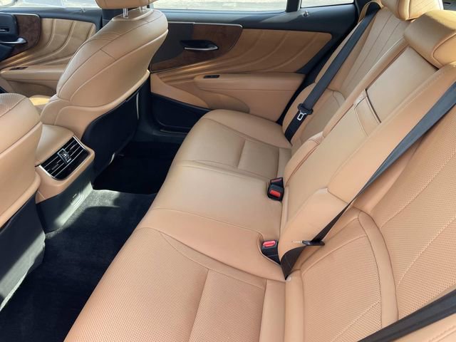 Used 2021 Lexus LS 500 w/ Accessory Package (Z2) image 34